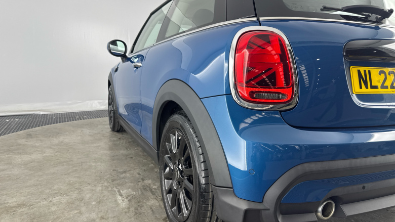 MINI Hatchback 1.5 Cooper Classic 3dr Auto Petrol Hatchback